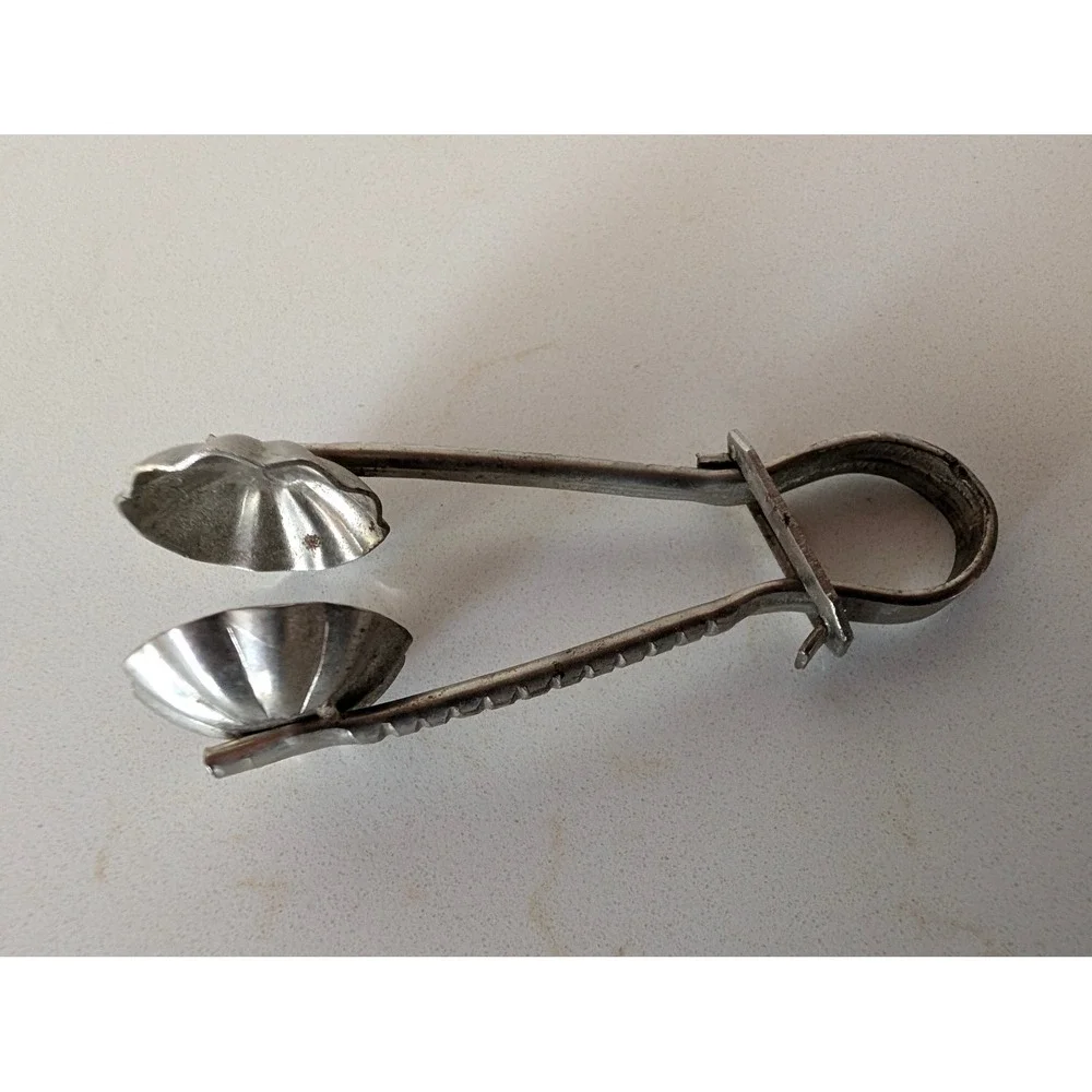 Vintage Silver Tone Seashell Butter Curler Tea Bag Squeezer Shell Mold Tool